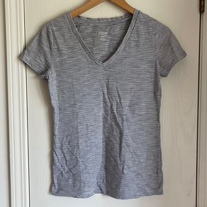 Mossimo size med black and white shirt sleeve